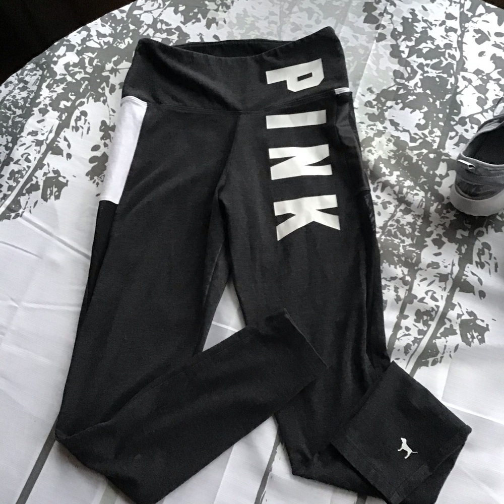 Pink leggings. Medium mesh pocket.